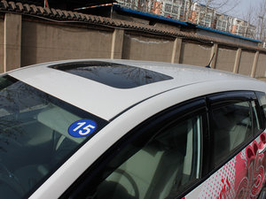 2011款200V 7座CVT至尊导航版 车顶