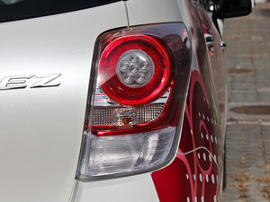 2011款200V 7座CVT至尊导航版 尾灯