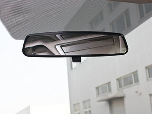 2011款200V 7座CVT至尊导航版 车内后视镜