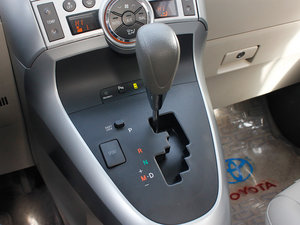 2011款200V 7座CVT至尊导航版 换挡杆