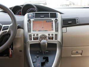 2011款200V 7座CVT至尊导航版 中控台