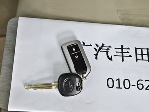 2011款180G 5座CVT豪华版 车钥匙