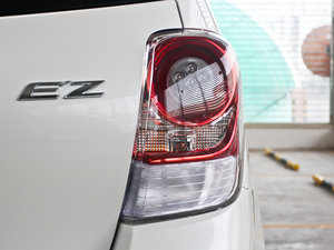 2011款180E 5座CVT精英版 大灯