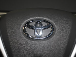 2011款180E 5座CVT精英版 中控区