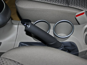 2011款180E 5座CVT精英版 驻车制动器