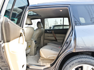 2011款2.7L 两驱豪华导航版 后排空间