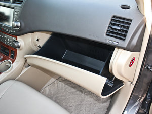 2011款2.7L 两驱豪华导航版 手套箱