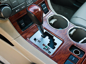 2011款2.7L 两驱豪华导航版 换挡杆