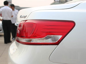 2011款200E 精英天窗版 细节外观