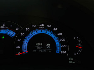 2011款240G 豪华周年纪念版 中控区
