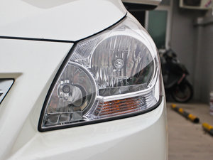 2012款180V 7座CVT至尊多功能版 大灯