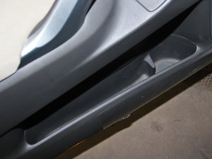 2012款180V 7座CVT至尊多功能版 前门储物空间