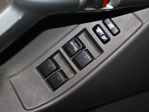 2012款180V 7座CVT至尊多功能版 主驾车窗控制区	