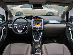 2012款180V 7座CVT至尊多功能版 内饰全景