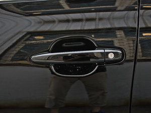 2012款2.7L 七座两驱豪华导航版 主驾门拉手