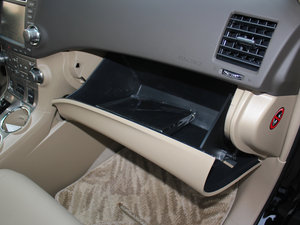 2012款2.7L 七座两驱豪华导航版 手套箱