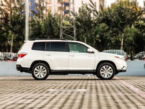 2012款3.5L 七座四驱豪华版 整体外观