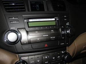 2012款3.5L 七座四驱豪华版 中控区