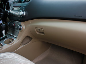 2012款2.7L 五座两驱精英版 空间座椅