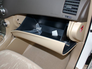 2012款2.7L 五座两驱精英版 手套箱