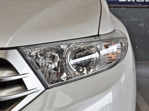 2012款2.7L 七座两驱精英版 大灯
