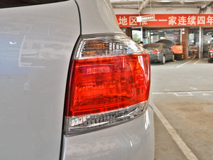 2012款2.7L 七座两驱精英版 尾灯