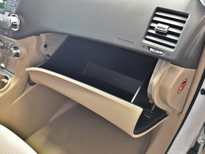 2012款2.7L 七座两驱精英版 手套箱