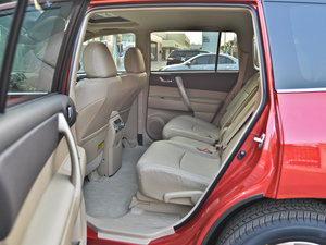 2012款2.7L 七座两驱豪华版 后排空间