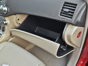 2012款2.7L 七座两驱豪华版 手套箱