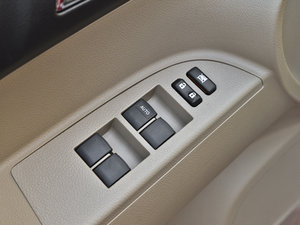 2012款2.7L 七座两驱豪华版 主驾车窗控制区	