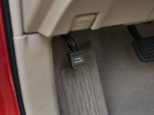 2012款2.7L 七座两驱豪华版 驻车制动器