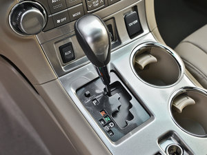 2012款2.7L 七座两驱豪华版 换挡杆