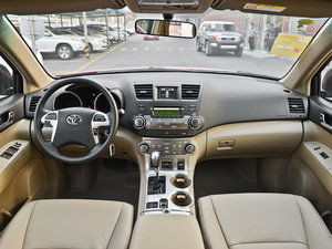2012款2.7L 七座两驱豪华版 内饰全景