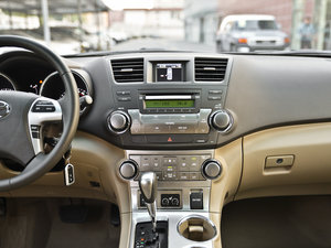 2012款2.7L 七座两驱豪华版 中控台