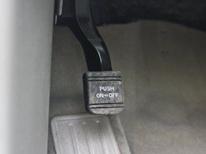 2013款200E 经典精英版 驻车制动器