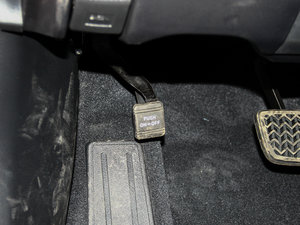 2013款2.0G 舒适版 驻车制动器