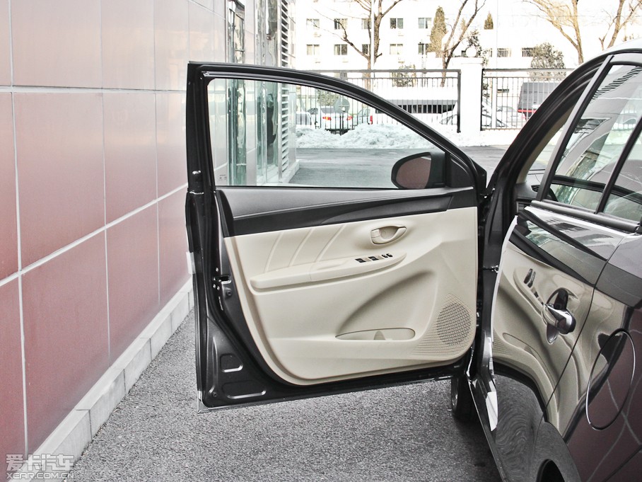 2014YARiS L  1.3E ԄȄӰ