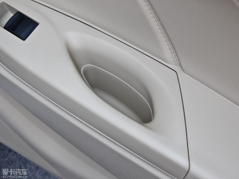 2014��YARiS L ���� 1.3E �ք��ȄӰ�