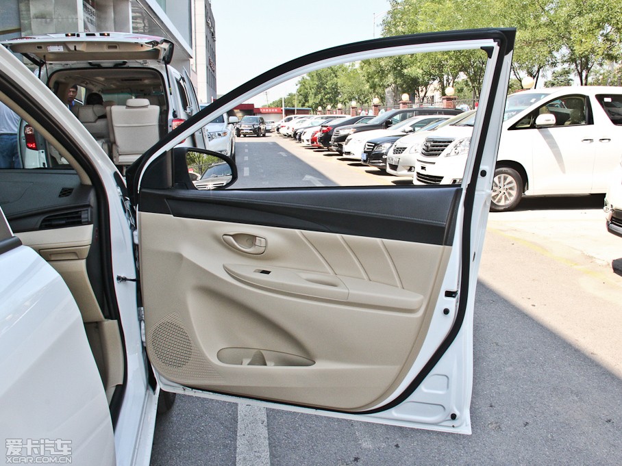 2014YARiS L  1.3E քȄӰ