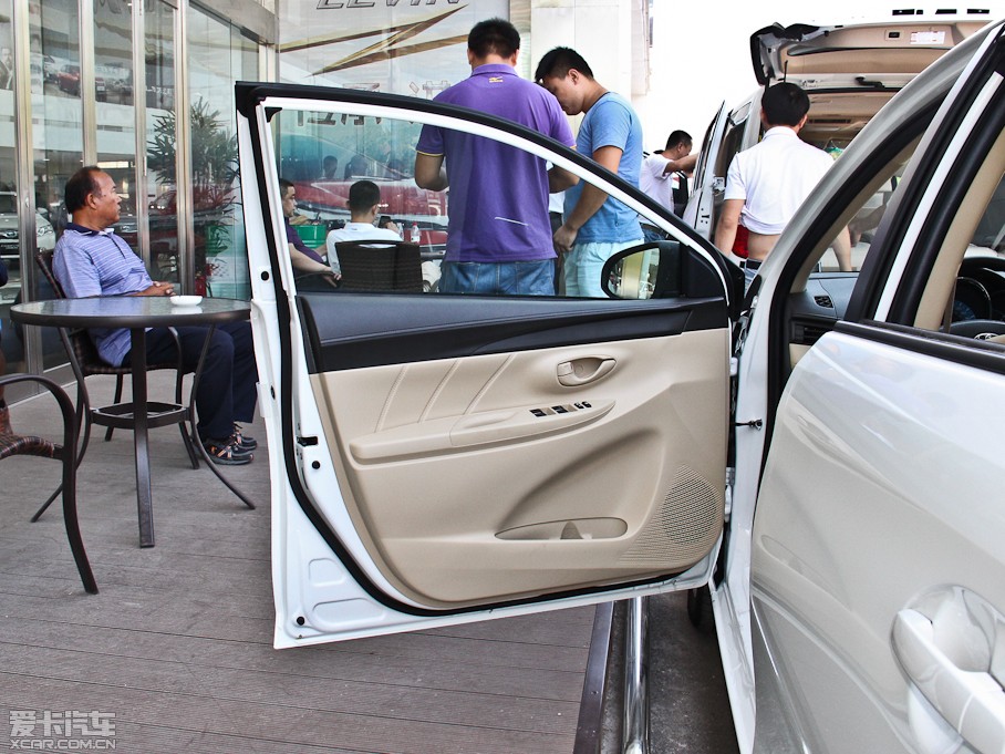 2014��YARiS L ���� 1.3E �ք��ȄӰ�