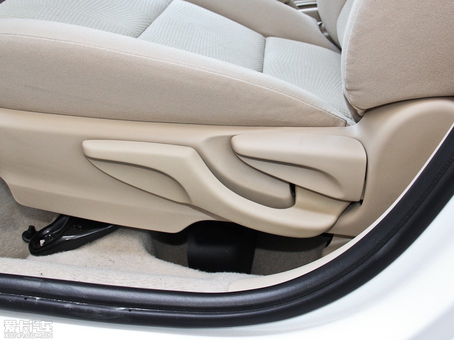 2014YARiS L  1.3E քȄӰ