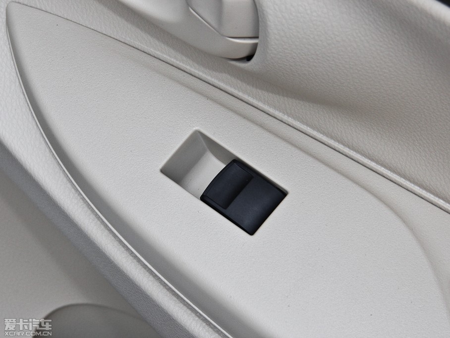 2014YARiS L  1.3E քȄӰ