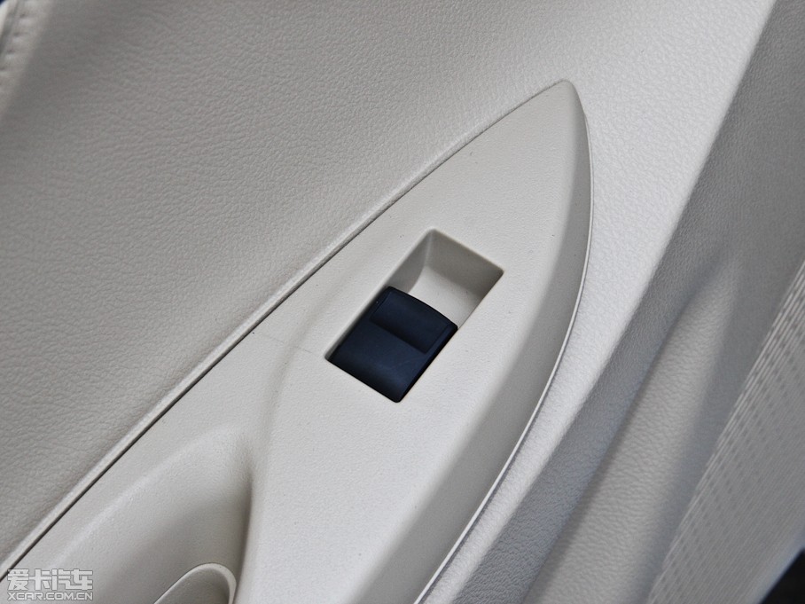 2014��YARiS L ���� 1.3E �ք�(d��ng)�Ȅ�(d��ng)��