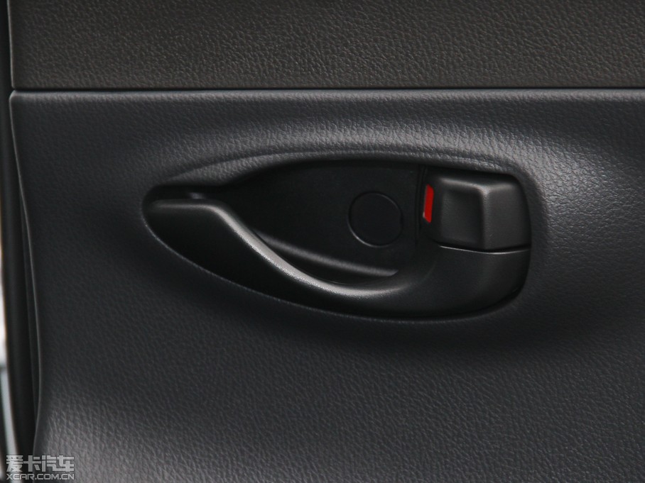 2014��YARiS L ���� 1.5G �ք��ńӰ�