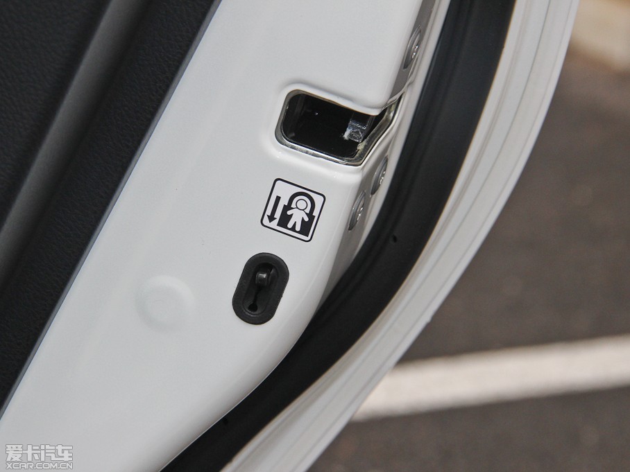 2014��YARiS L ���� 1.5G �ք��ńӰ�