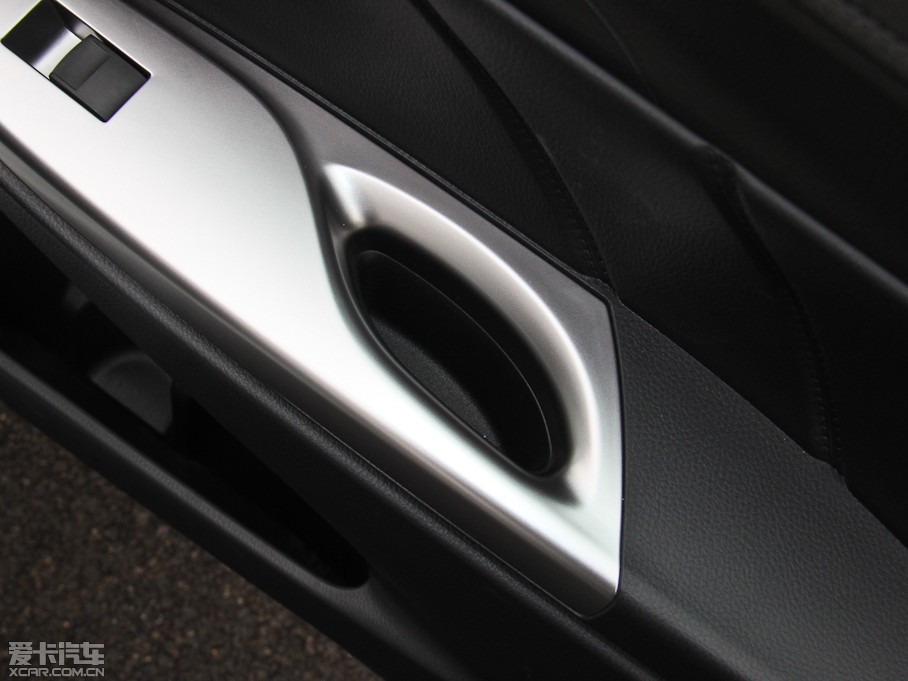 2014��YARiS L ���� 1.5G �ք��ńӰ�