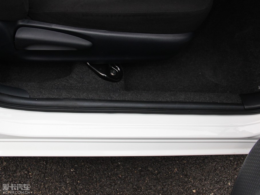 2014��YARiS L ���� 1.5G �ք��ńӰ�