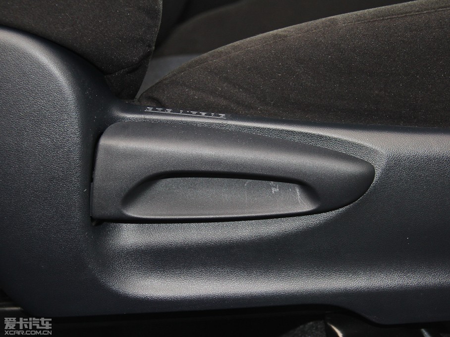 2014��YARiS L ���� 1.5G �ք��ńӰ�