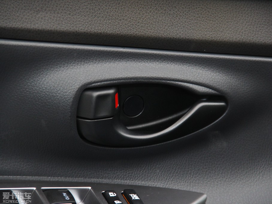 2014��YARiS L ���� 1.5G �ք��ńӰ�