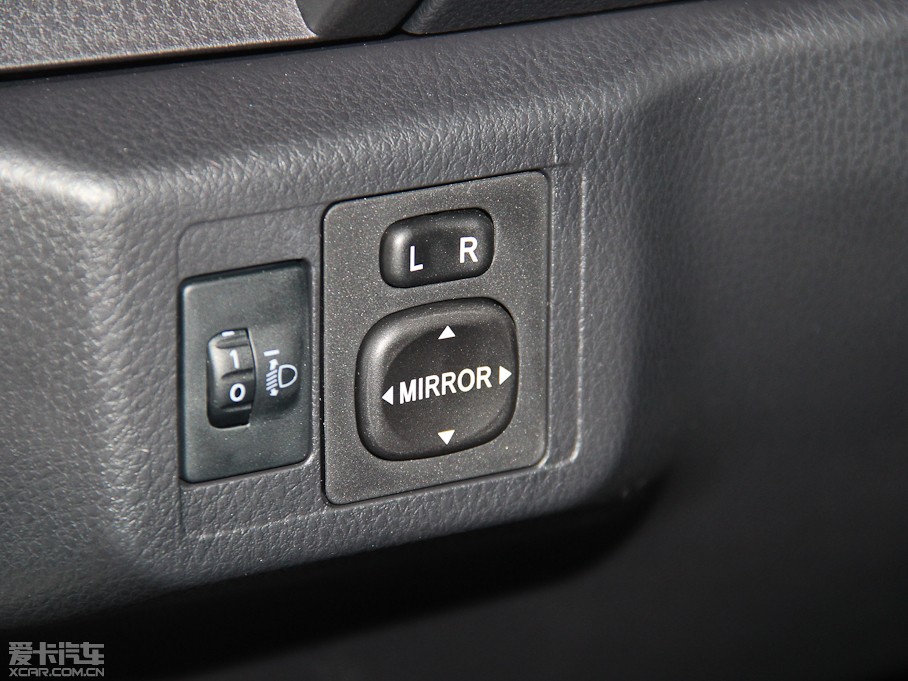 2014��YARiS L ���� 1.5G �ք��ńӰ�